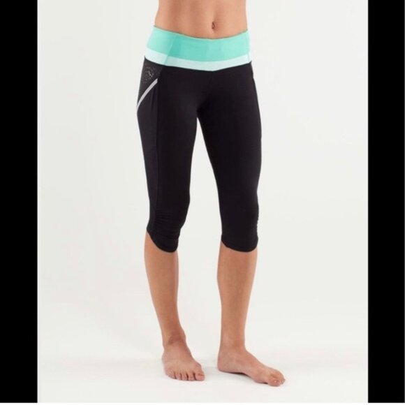 LULULEMON Run A Marathon Black/Menthol/Wee Stripe White Crop Legging (Size 4) - Picture 1 of 15